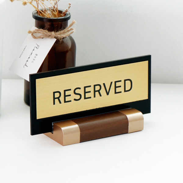 예약석 테이블 안내판 메탈골드 15x6.5cm 월넛우드받침 RESERVED 호텔 식당 카페